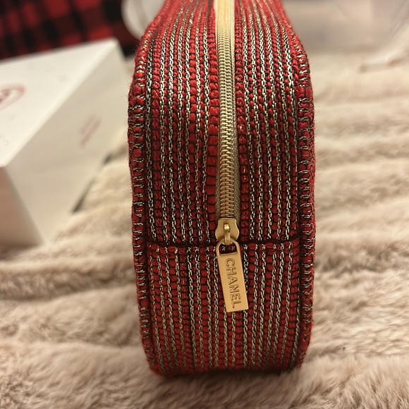 Chanel makeup bag - Picture 4 of 4